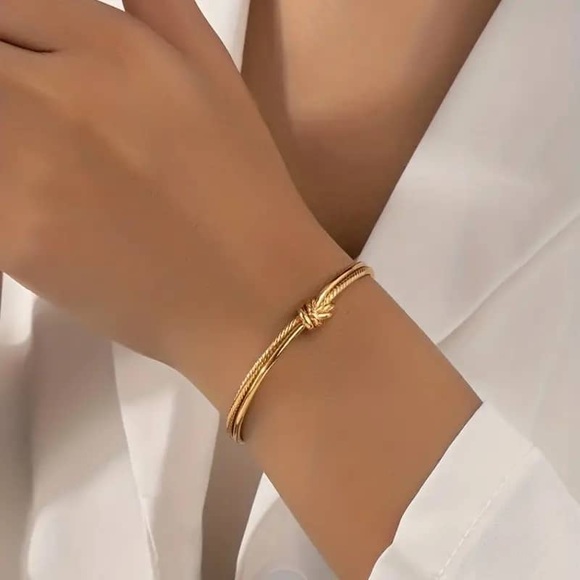 Luxury 18K Gold Plated Knot Bracelet - Picture 1 of 6